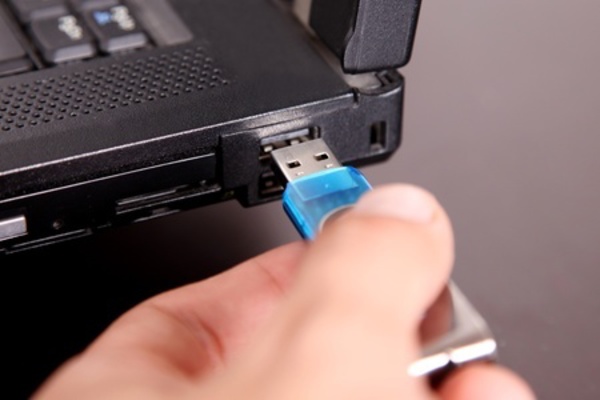 Windows XPと安易にUSBメモリーを共用しない