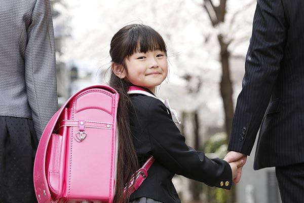 子供や高齢者を見守るGPS「まもるっく」解説まとめ。料金から設定、活用方法まで