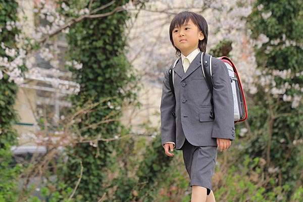 登下校の安全を見守るGPS「まもるっく」エリア出入通知の活用。子どもが予定どおりに行動できているか確認しよう